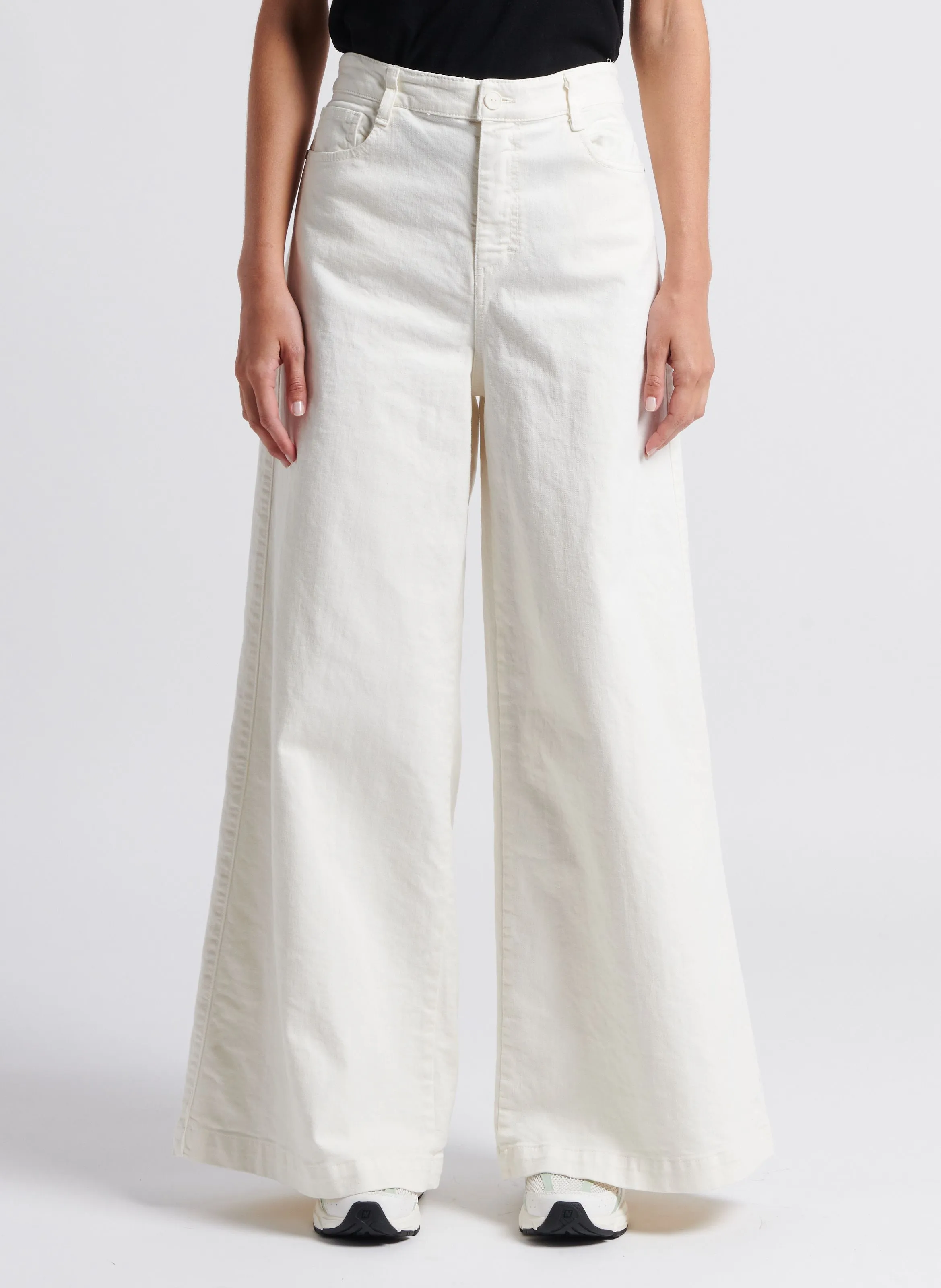 PLEASE Vaquero bootcut de mezcla de algodón de tiro alto en blanco