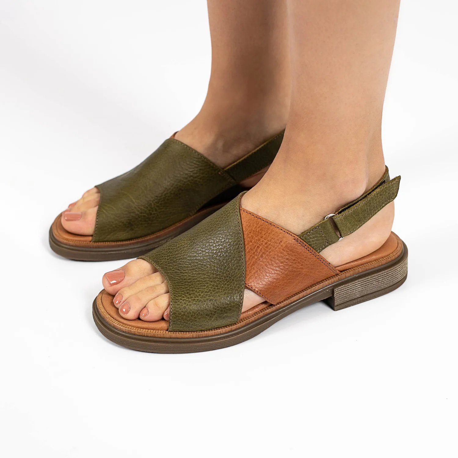 SANDALIA SONARI VERDE Y SUELA