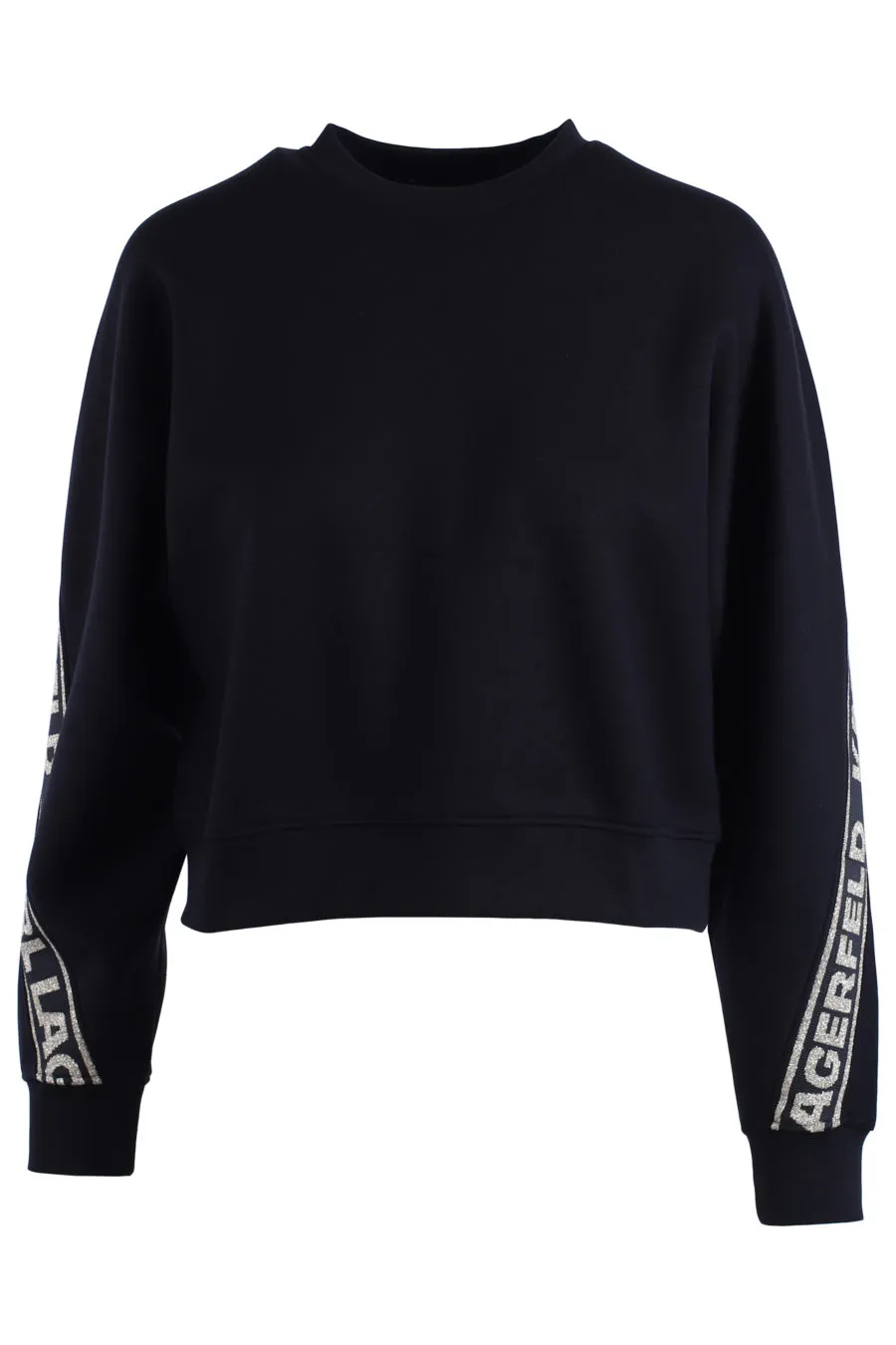 Sudadera negra con cinta dorada